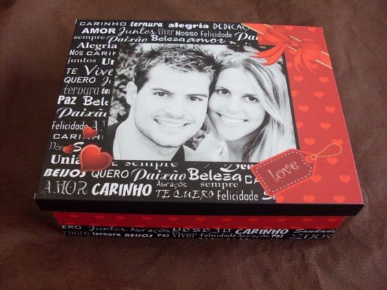 Imagem mostra caixa estilizada - surpresa de dia dos namorados