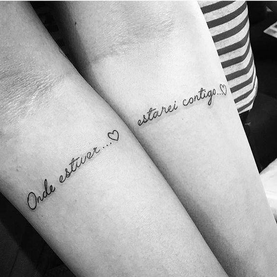 Imagem mostra tatuagem mãe e filha