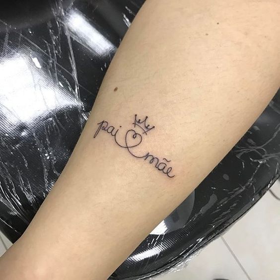 Imagem mostra tatuagem para mãe