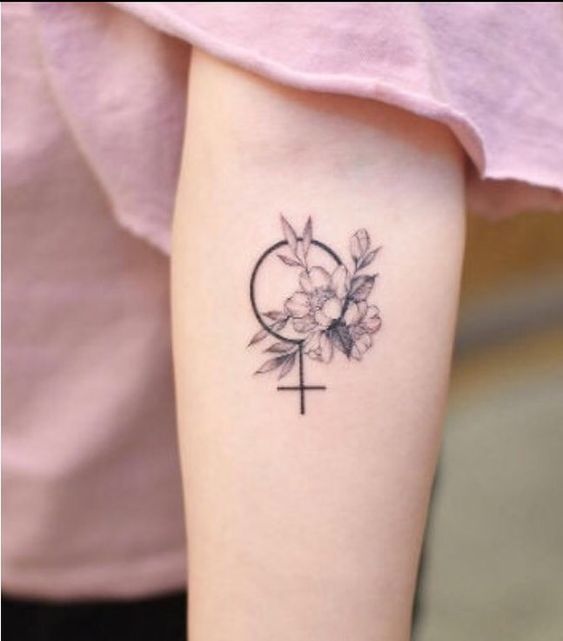 Imagem mostra tattoo empoderada