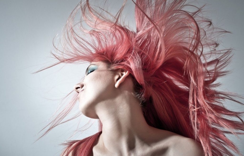 Imagem mostra cabelo rosa