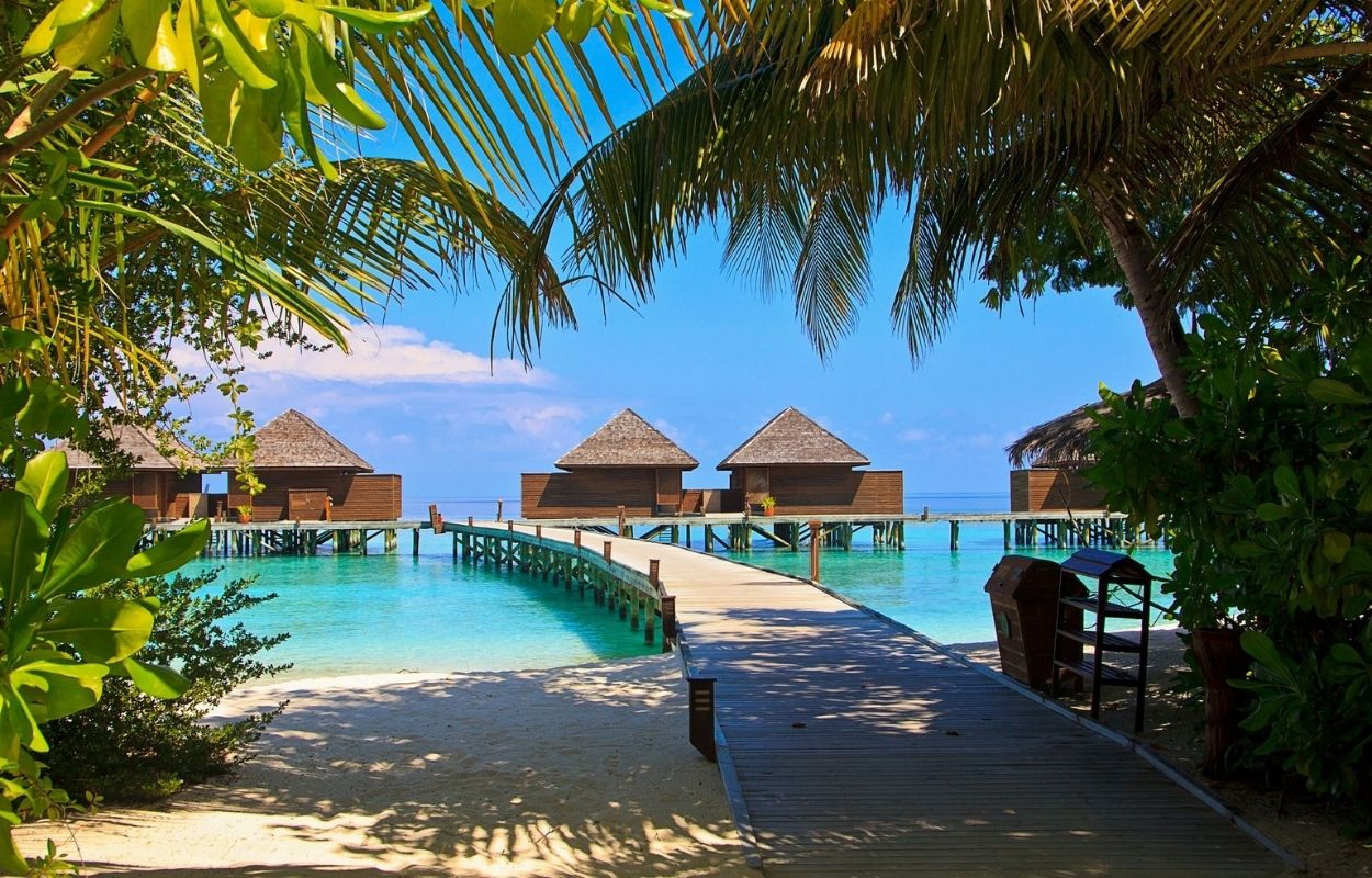 Imagem mostra foto das Maldivas - destinos para viajar em 2021