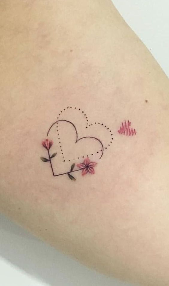 Imagem mostra tatuagem feminina