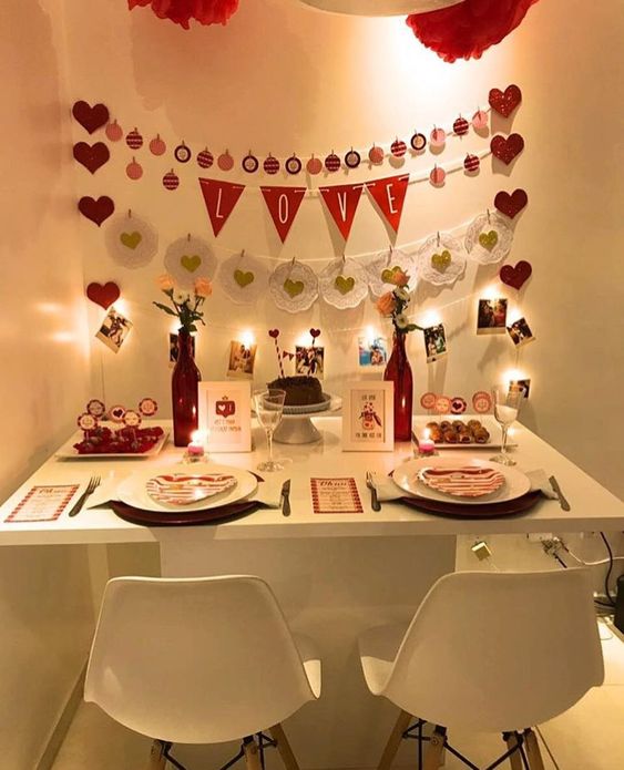 Imagem mostra jantar romântico