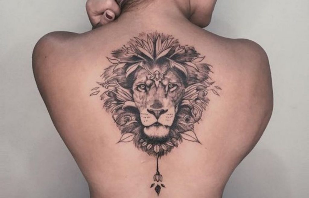 Imagem mostra tatuagem de leão