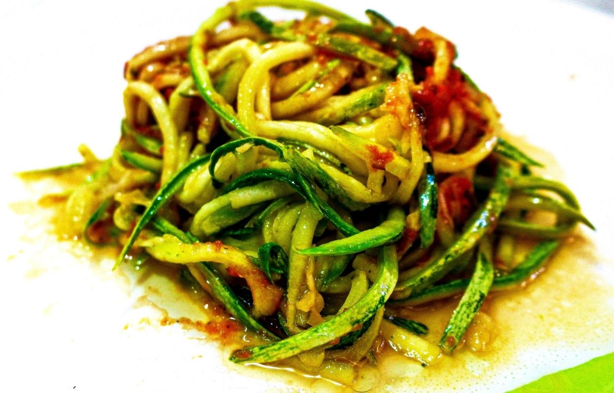 Imagem mostra espaguete de abobrinha 