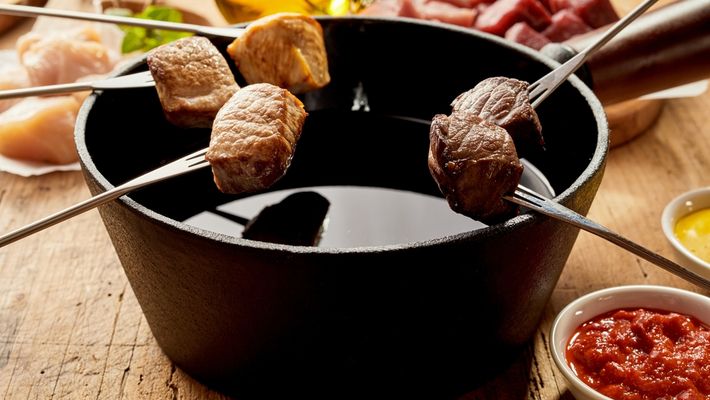Imagem mostra fondue de carne - como fazer fondue