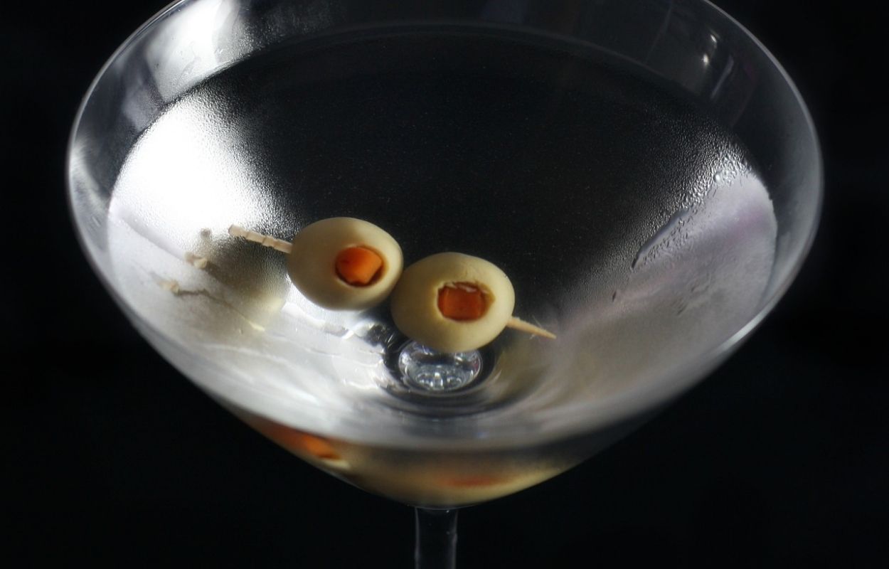 Imagem mostra drinks famosos - dry martini