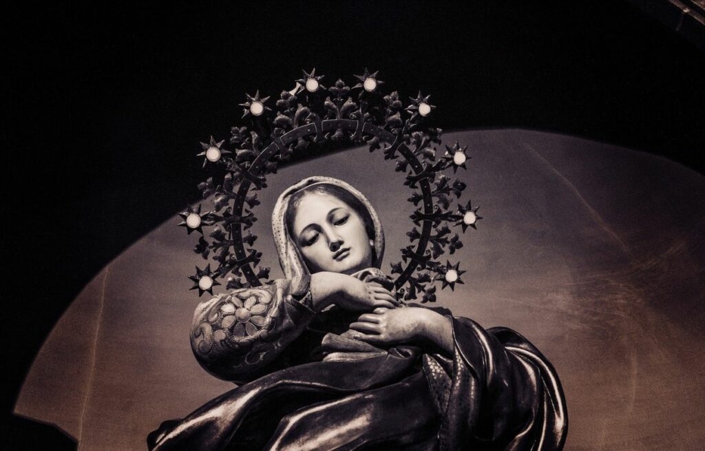 Imagem mostra Virgem Maria - oração do angelus
