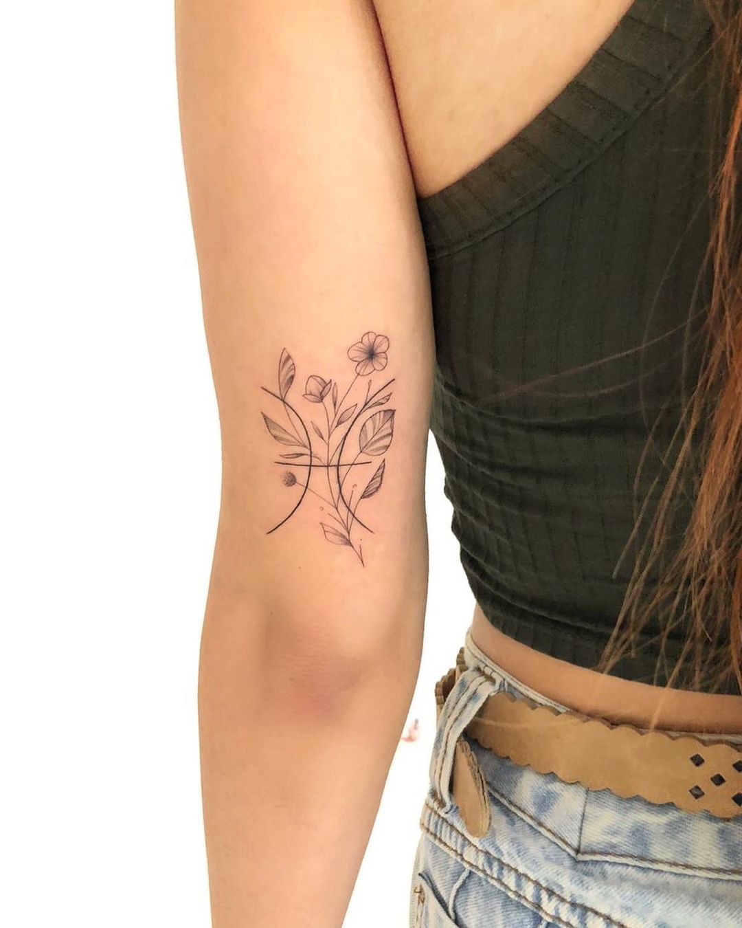 tatuagem signo peixes feminina