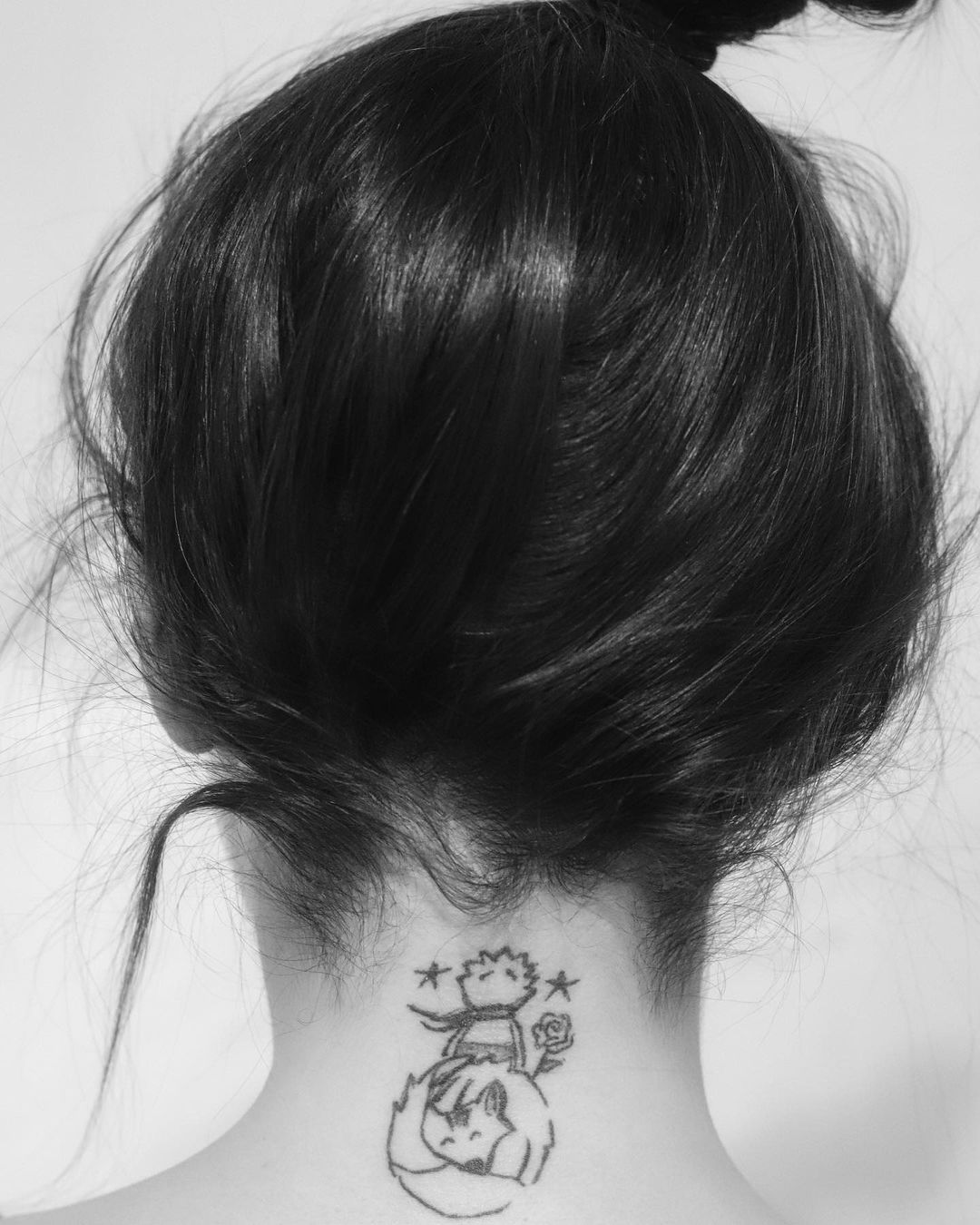 Imagem mostra tatuagens literárias