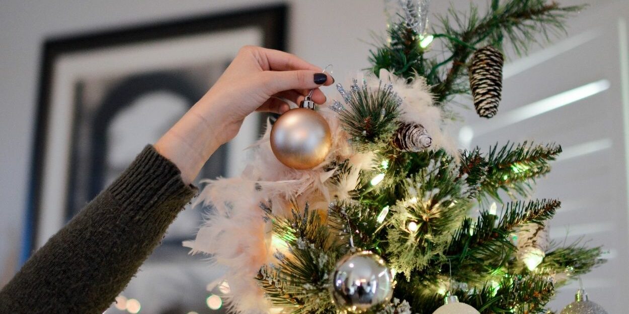 Como decorar árvore de Natal: aprenda passo a passo e veja 10 fotos