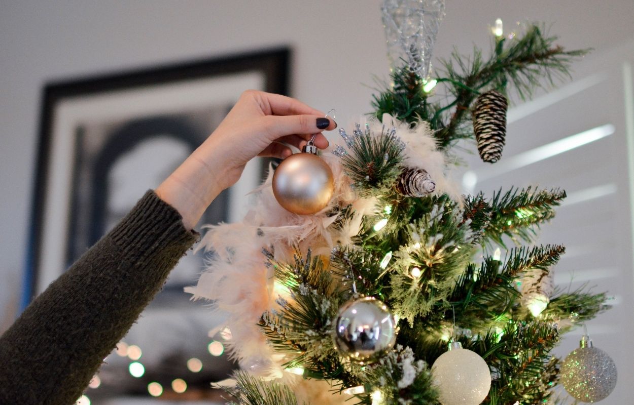 Como decorar árvore de Natal: aprenda passo a passo e veja 10 fotos