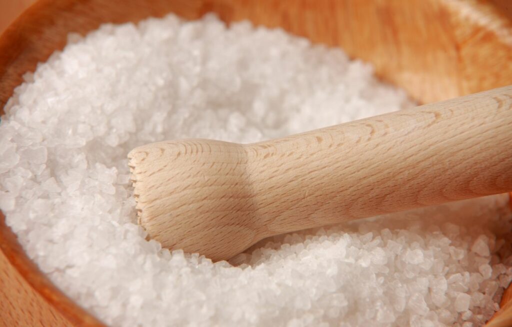 limpeza energética do lar com sal grosso